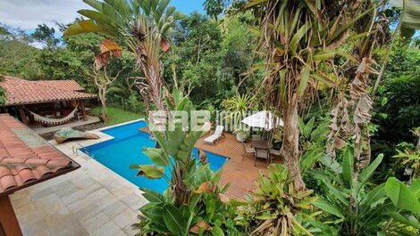 Casa de alto padrão, com piscina, na praia de Itamambuca, Ubatuba