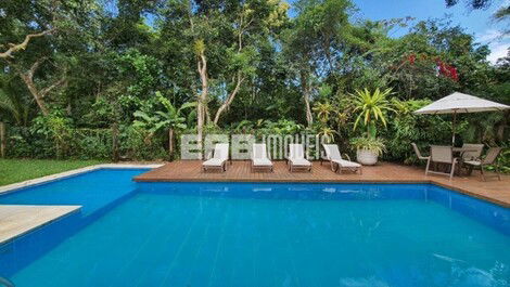 Casa de alto estándar, con piscina, en la playa de Itamambuca, Ubatuba