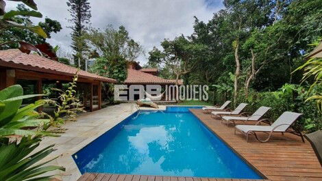 Casa de alto estándar, con piscina, en la playa de Itamambuca, Ubatuba