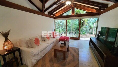 Casa de alto estándar, con piscina, en la playa de Itamambuca, Ubatuba