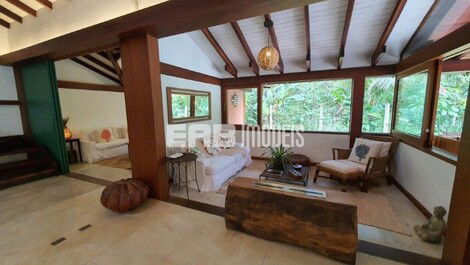 High standard house, with pool, on the beach of Itamambuca, Ubatuba