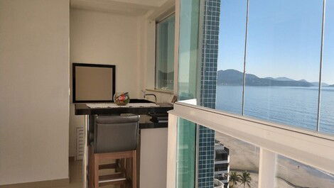 Apartamento con hermosa vista al mar en Meia Praia