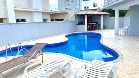 House with wonderful pool in the center of Itapema