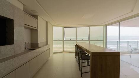 Apartamento frente al mar con 03 suites en Itapema