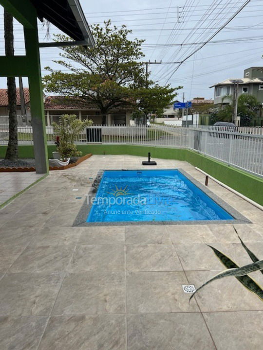 Casa para alquiler de vacaciones em São Francisco do Sul (Praia Grande)