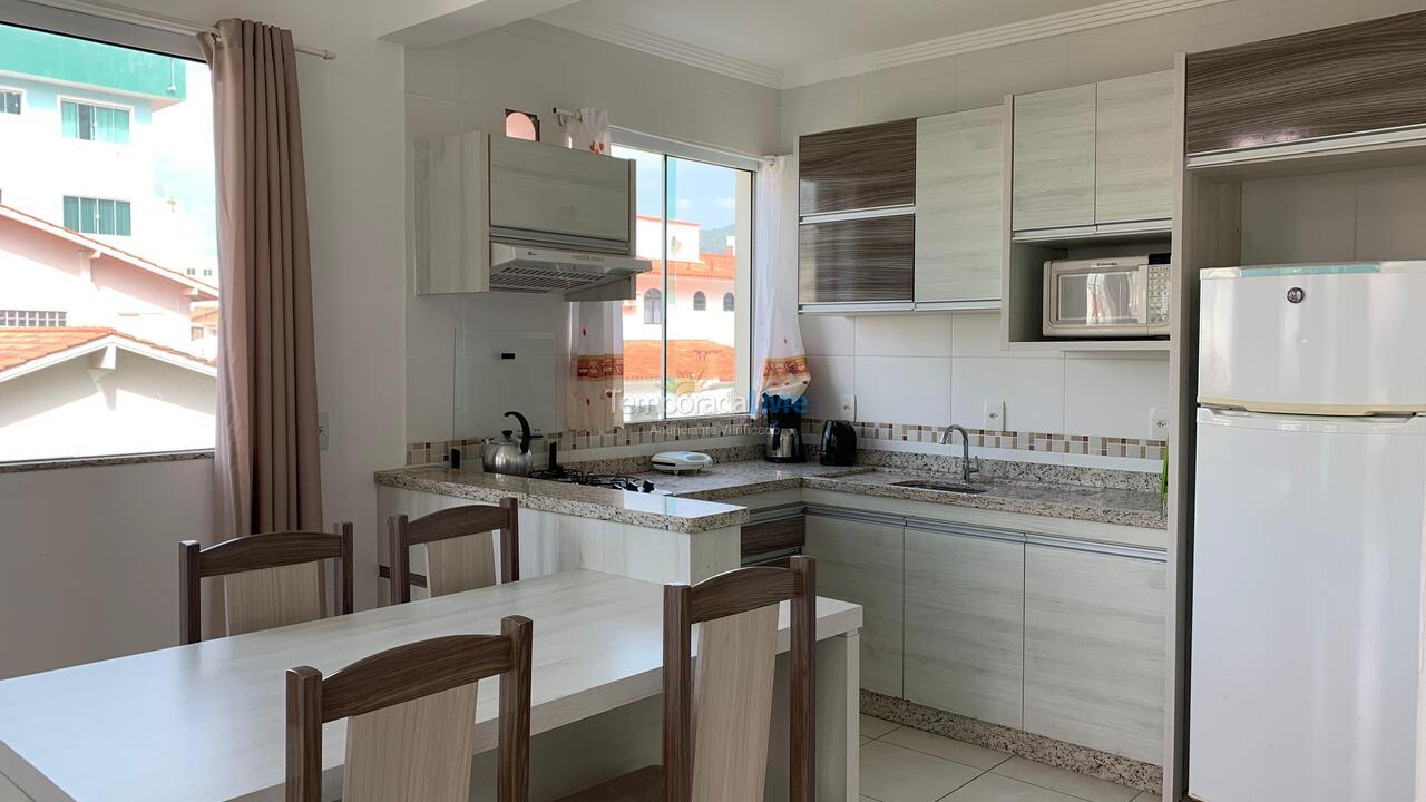 Apartamento para alquiler de vacaciones em Governador Celso Ramos (Praia de Palmas)