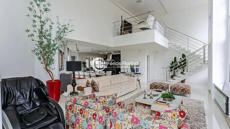 Comfort and Luxury in this Beautiful House in a Gated Community in Floripa