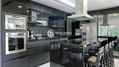 Comfort and Luxury in this Beautiful House in a Gated Community in Floripa