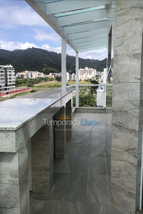 Apartamento para aluguel de temporada em Governador Celso Ramos (Praia de Palmas)