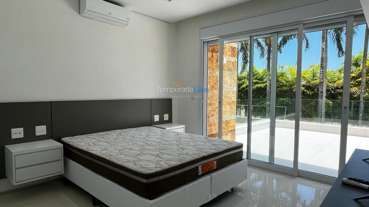 House for vacation rental in São Sebastião (Praia da Baleia)