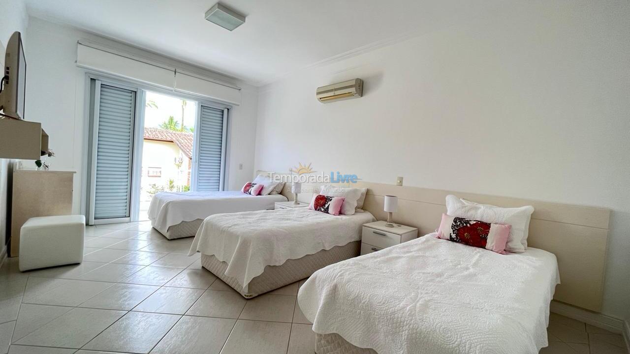 House for vacation rental in São Sebastião (Praia da Baleia)