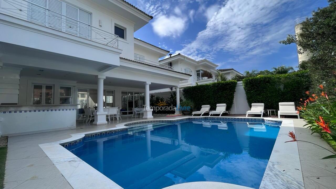 Casa para aluguel de temporada em São Sebastião (Praia da Baleia)