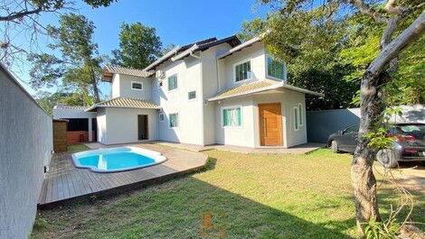 Casa com piscina a 500m do mar no Estaleiro