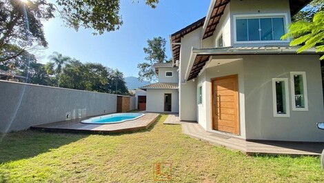 House with pool 500m from the sea in Estaleiro