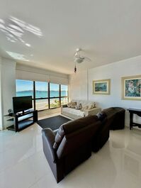 3 SEA FRONT SUITES IN ITAPEMA.