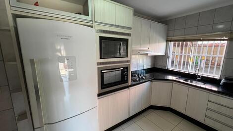 Great apartment with 2 bedrooms with AC, WI-FI, 50m from the sea, garage