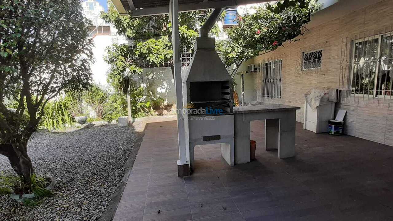 Casa para aluguel de temporada em Balneário Camboriú (Nações)