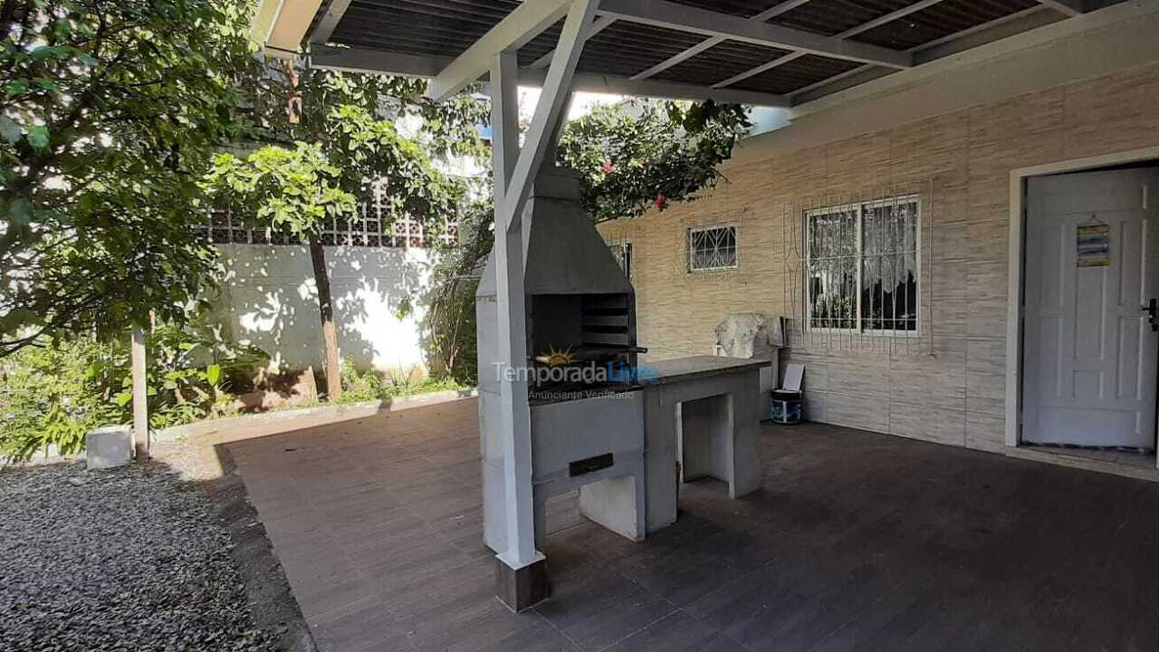 Casa para aluguel de temporada em Balneário Camboriú (Nações)