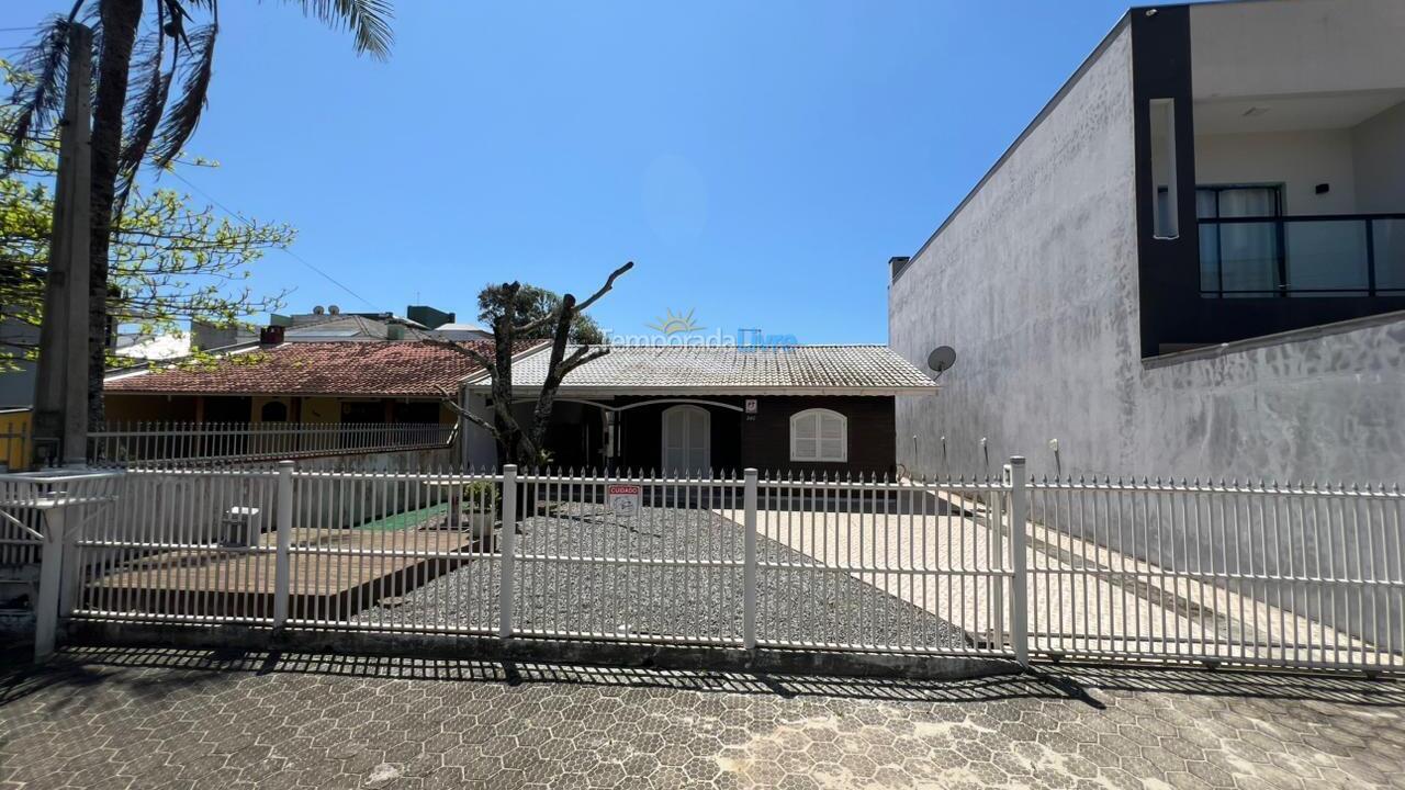 House for vacation rental in São Francisco do Sul (Prainha)