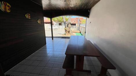 Excellent house, 3 bedrooms with AC, WI-FI, barbecue, 3 garages