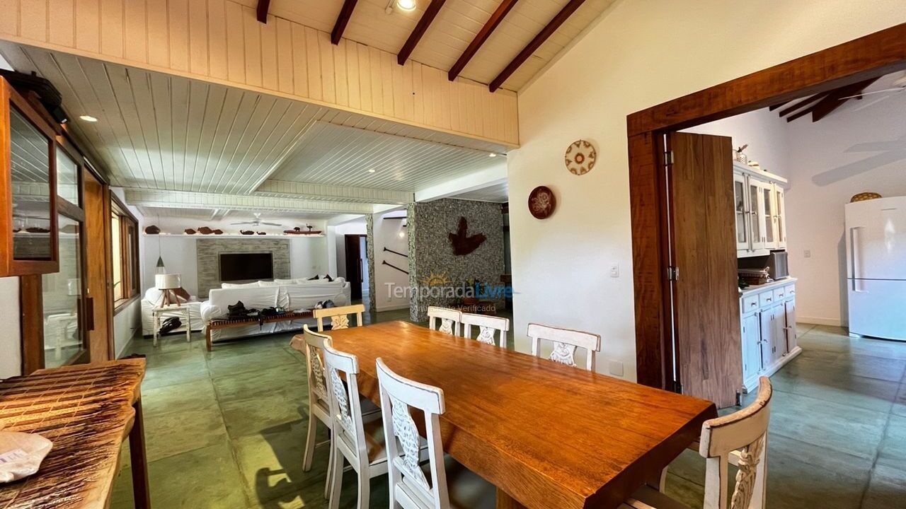 Casa para alquiler de vacaciones em São Sebastião (Praia da Baleia)