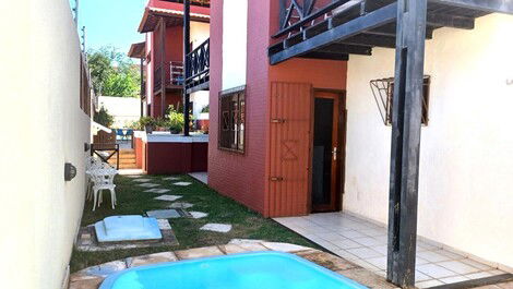 Duplex com jardim e piscina