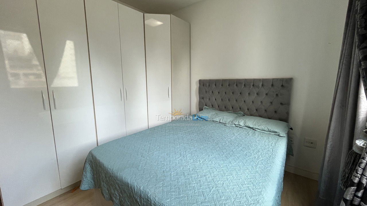 Apartamento para aluguel de temporada em Itapema (Meia Praia)