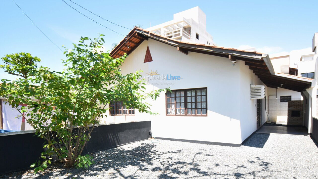 House for vacation rental in Bombinhas (Canto Grande)