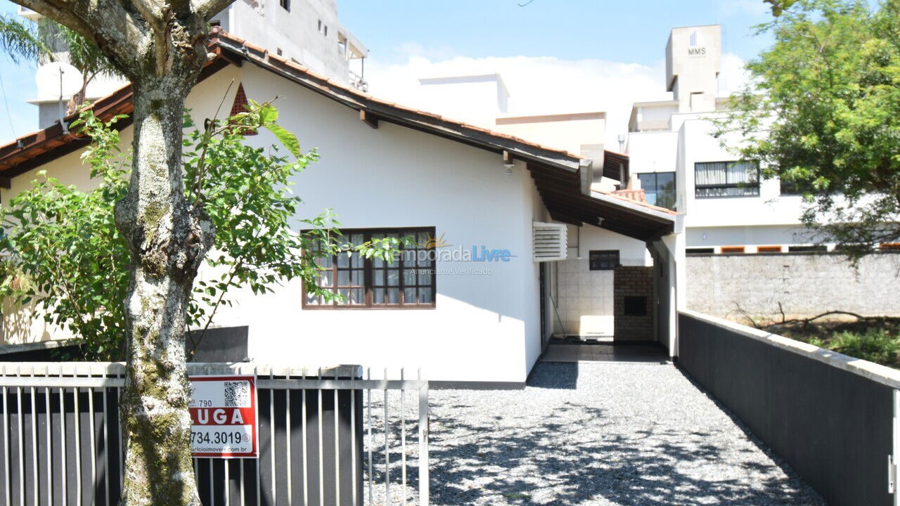 Casa para alquiler de vacaciones em Bombinhas (Canto Grande)