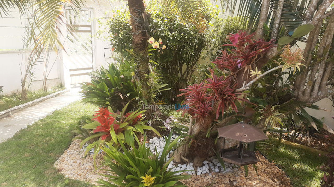 Casa para aluguel de temporada em Peruíbe (Balneario Maria Helena Novaes)