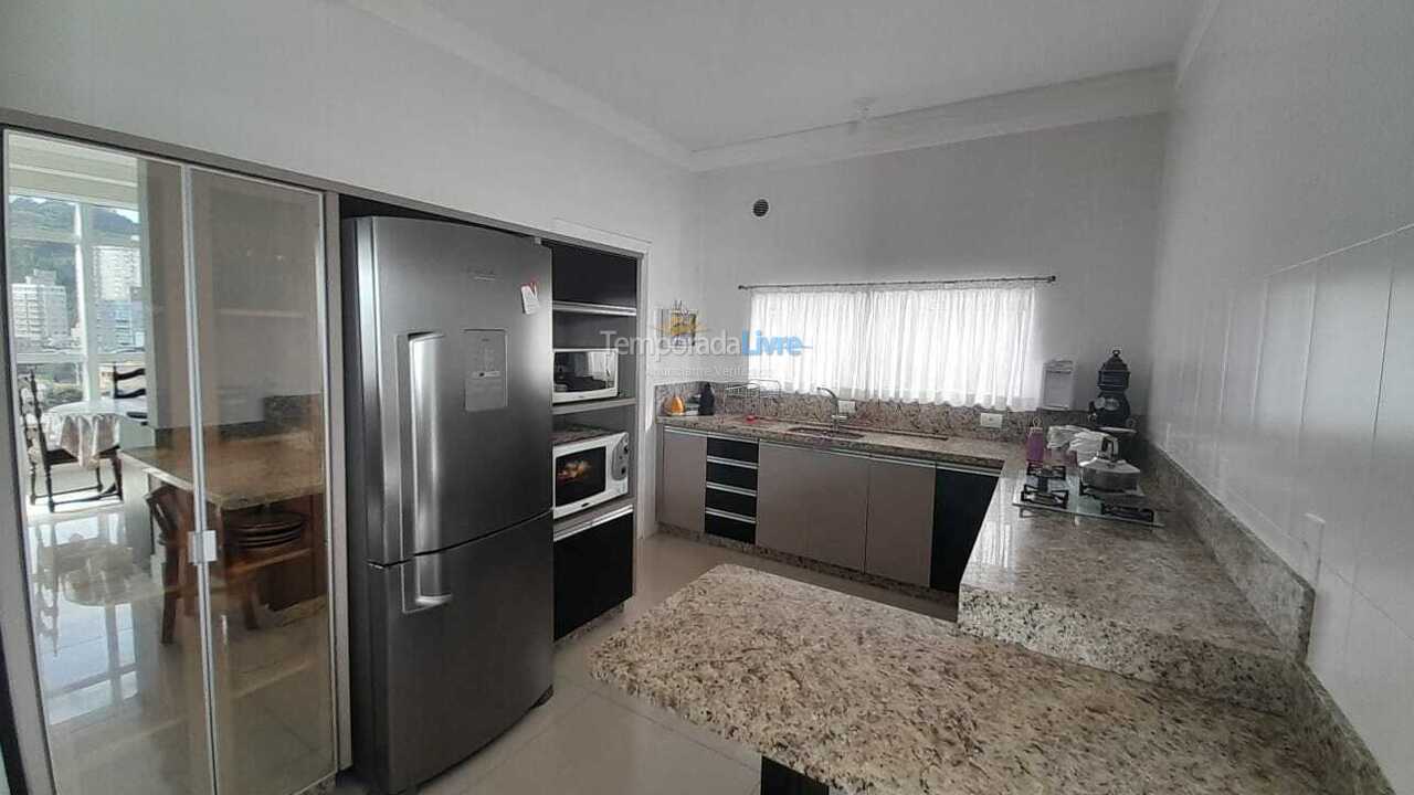 Apartamento para aluguel de temporada em Itapema (Meia Praia)