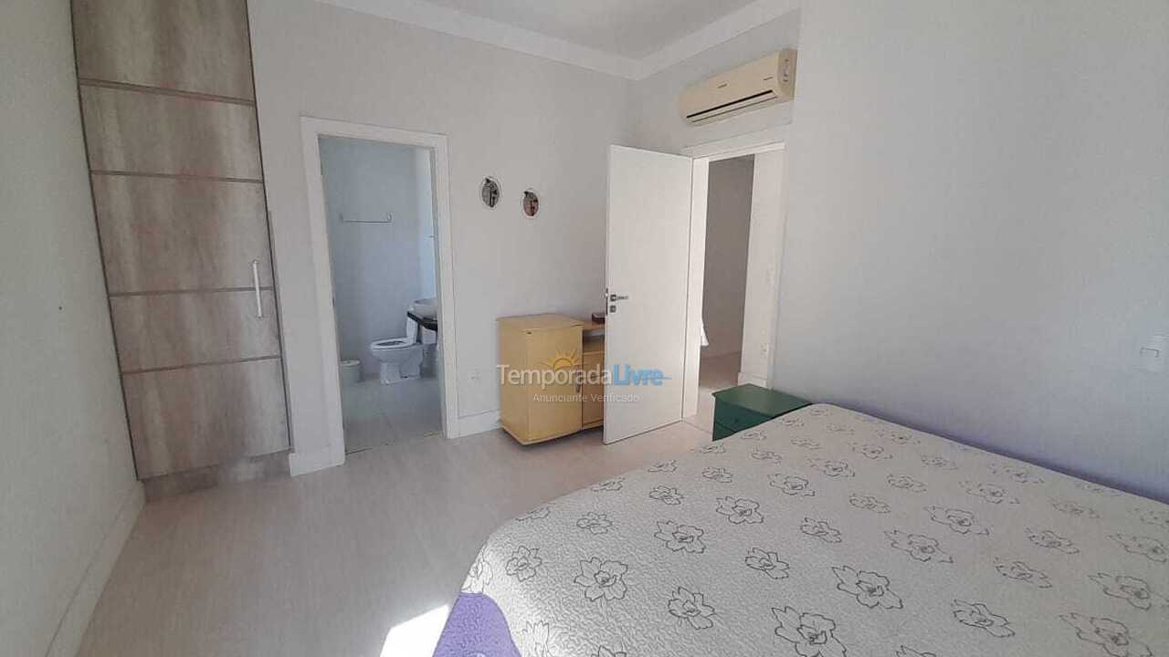 Apartamento para aluguel de temporada em Itapema (Meia Praia)