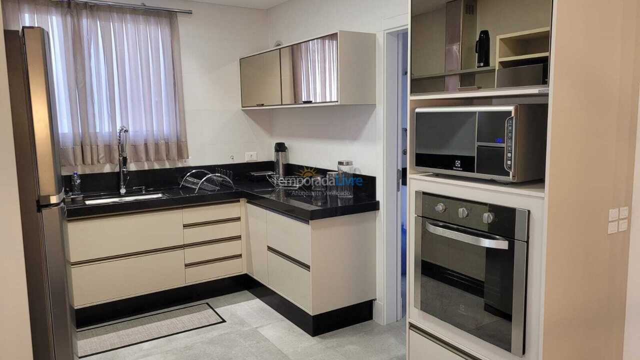 Apartamento para aluguel de temporada em Itapema (Meia Praia)