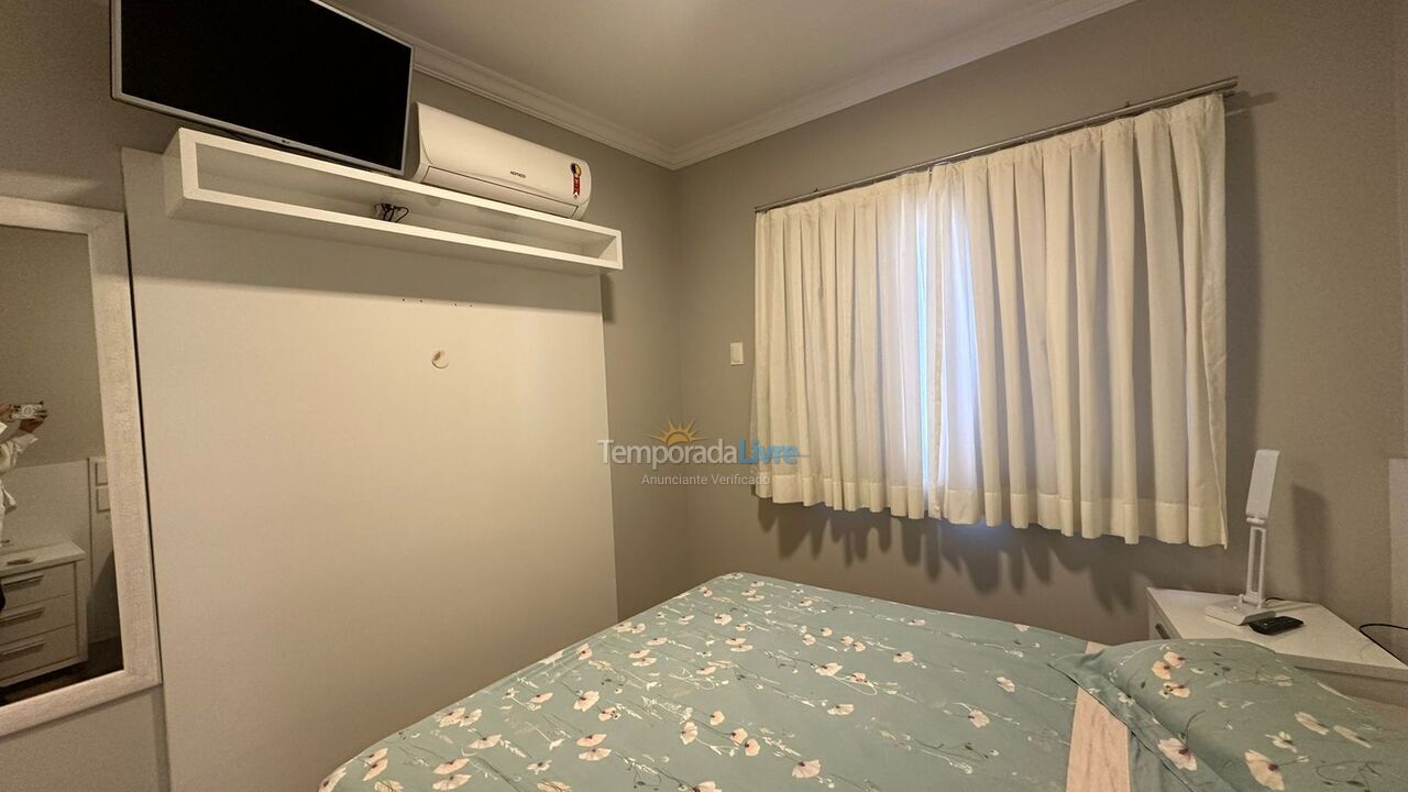 Apartamento para aluguel de temporada em Itapema (Meia Praia)