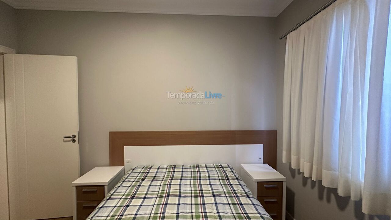 Apartamento para aluguel de temporada em Itapema (Meia Praia)