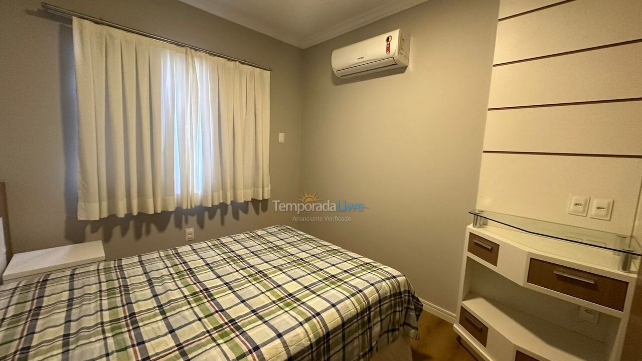 Apartamento para aluguel de temporada em Itapema (Meia Praia)