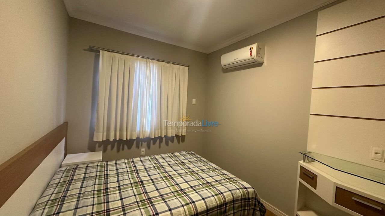 Apartamento para aluguel de temporada em Itapema (Meia Praia)