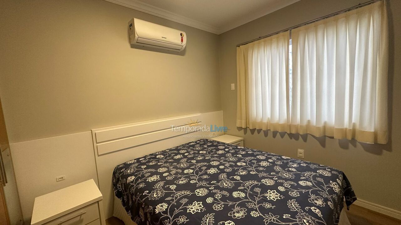 Apartamento para aluguel de temporada em Itapema (Meia Praia)