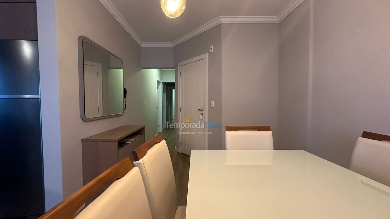 Apartamento para aluguel de temporada em Itapema (Meia Praia)