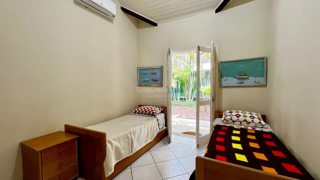 House for vacation rental in São Sebastião (Praia da Baleia)