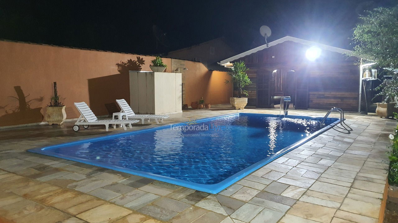 Casa para alquiler de vacaciones em Bertioga (Condominio Morada da Praia)