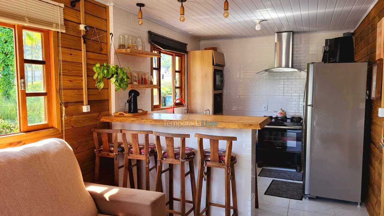 Casa para alquiler de vacaciones em Itapema (Alto do Sao Bento)