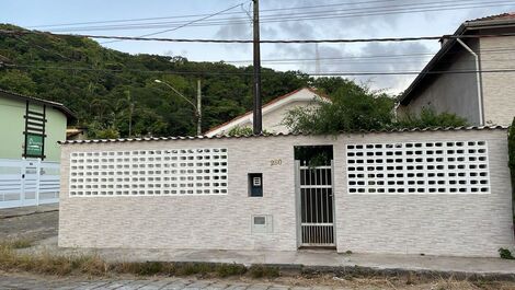 Casa a 300 metros de Praia dos Sonhos Itanhaém