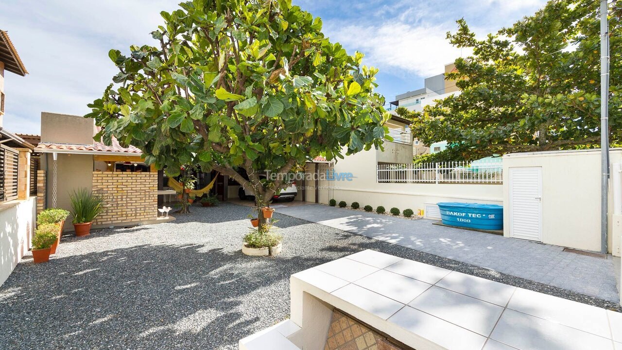 Casa para aluguel de temporada em Bombinhas (Praia de Bombas)