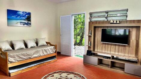 Sala com dois sofás-cama, smart tv com sky , wi-fi de alta velocidade e ventiladores de teto!