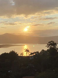 Linda casa de praia com vista incrível para o mar e lagoa! Na Ferrugem