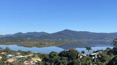 Linda casa de praia com vista incrível para o mar e lagoa! Na Ferrugem