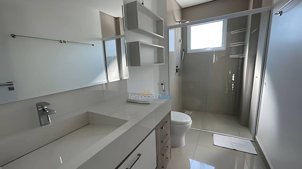 Apartamento para aluguel de temporada em Itapema (Meia Praia)