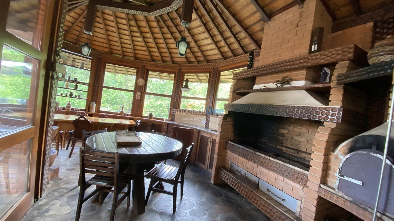 Casa para alquiler de vacaciones em Campos do Jordão (Alto do Capivari)