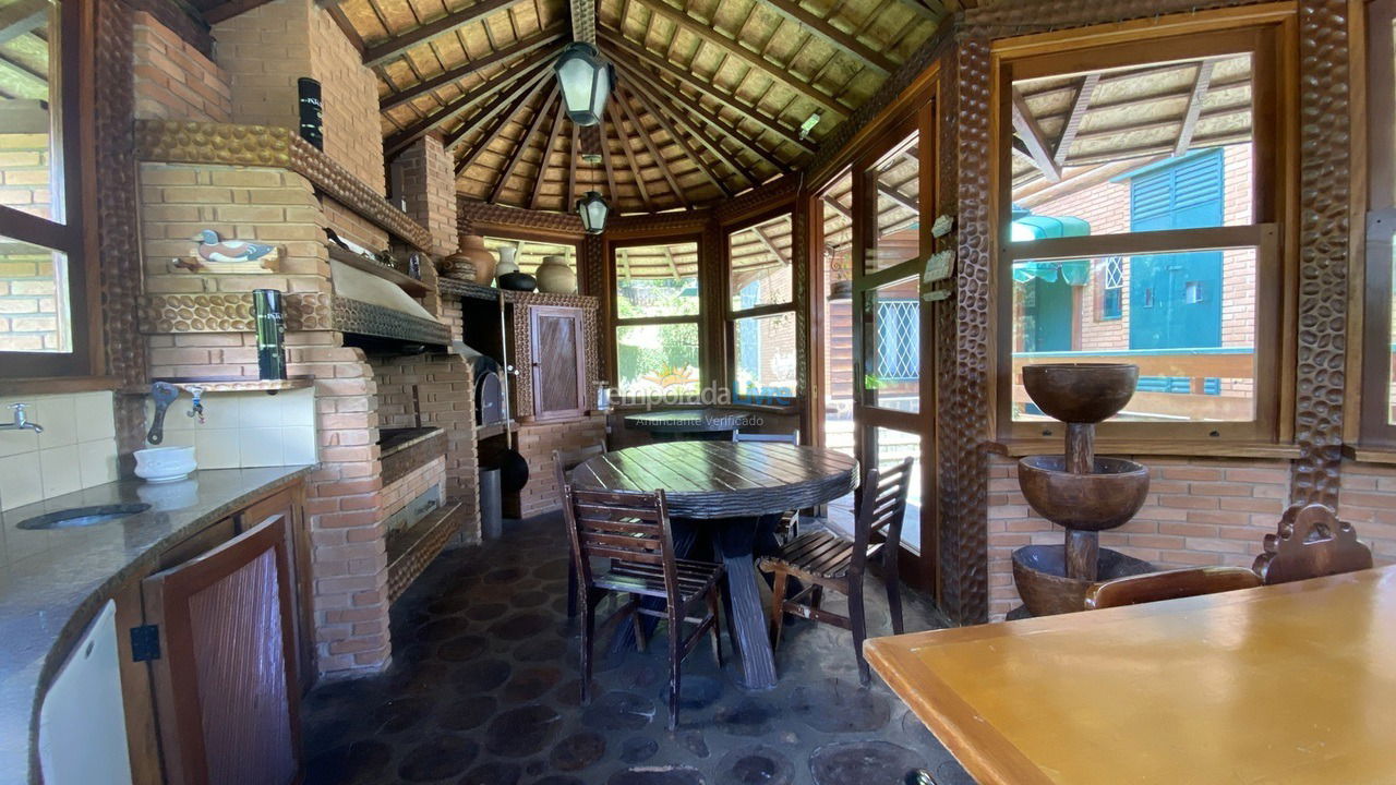 Casa para alquiler de vacaciones em Campos do Jordão (Alto do Capivari)